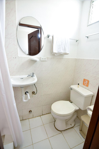 Bathroom 4, Hotel de Alborada - Cerca Del Aeropuerto, Guayaquil