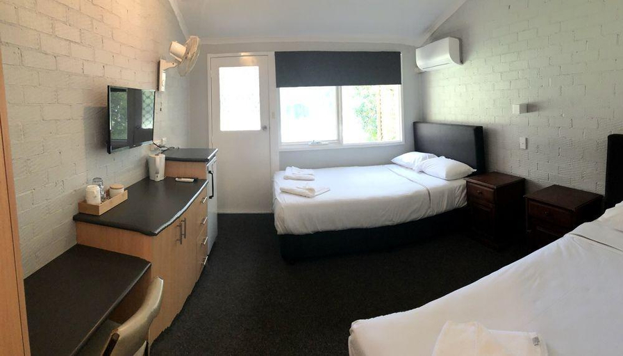 Bedroom 2, Bateau Bay Hotel, Wyong - South and West