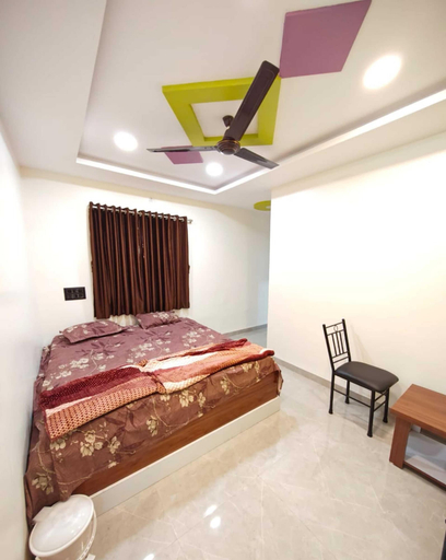 Room 5, Hotel Palvi, Ahmadnagar