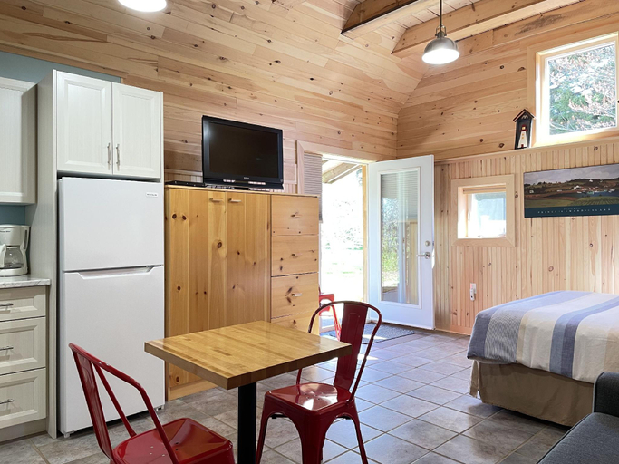 Bedroom 2, Avonlea Forest Hill Cottages, Queens