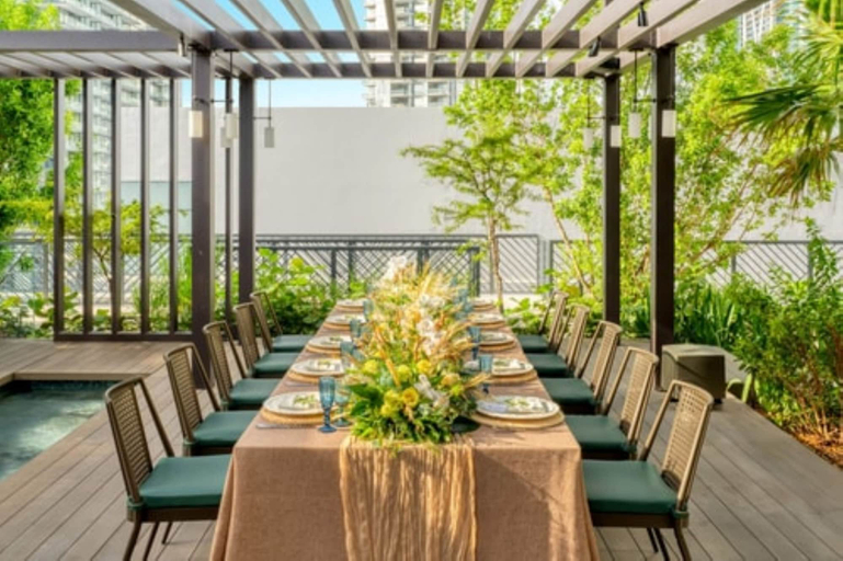Outdoor dining, The Brickell Estates, Miami-Dade