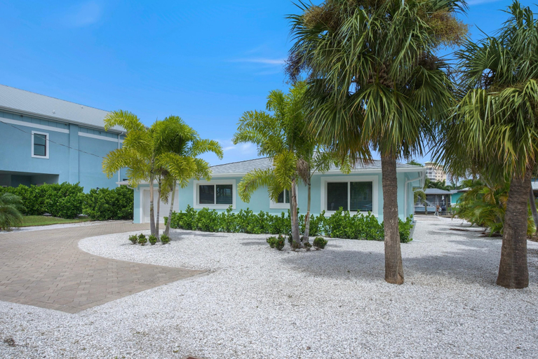 Exterior & Views 2, Beach and Bay, Lee