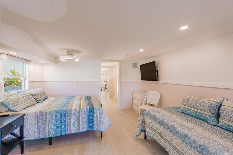 Bedroom, Island Vibes, Lee