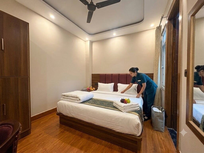 Room 2, Hotel Riyansh & Cafe, Garhwal