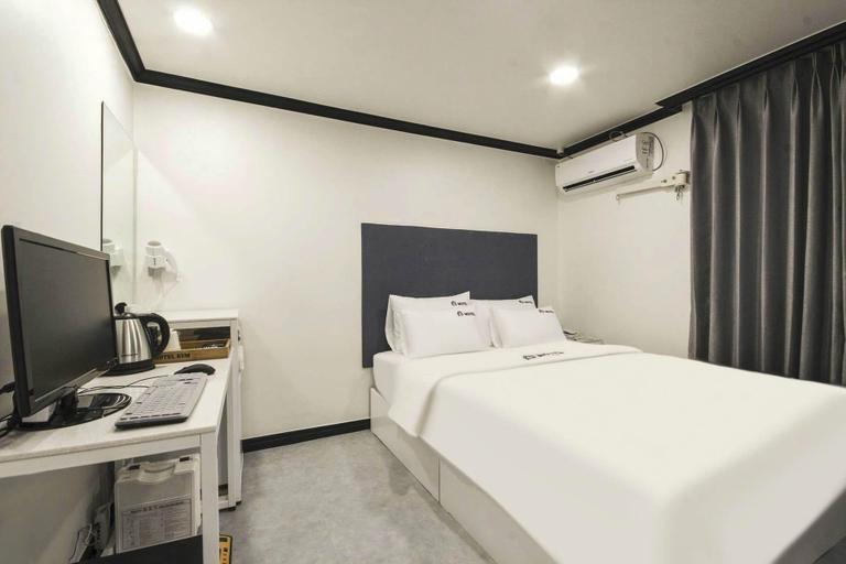 Bedroom 4, Prince Motel, Dongnae