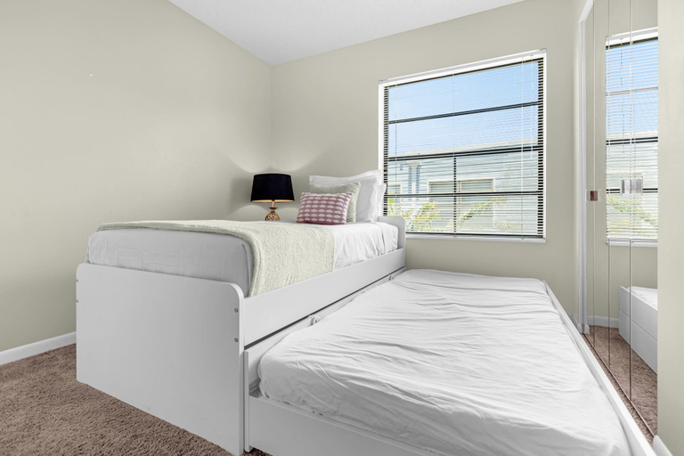 Room 4, Upstay Condo Near MCO Airport w Golf Pool, Orange