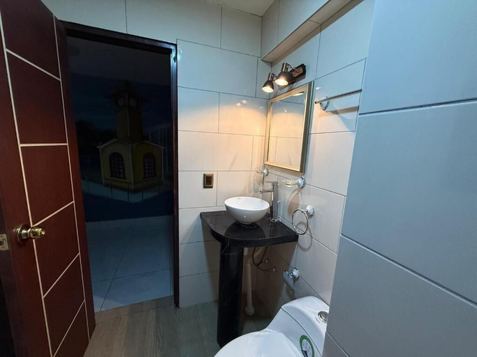 Bathroom 5, Hotel Elom, Antonio Quijarro