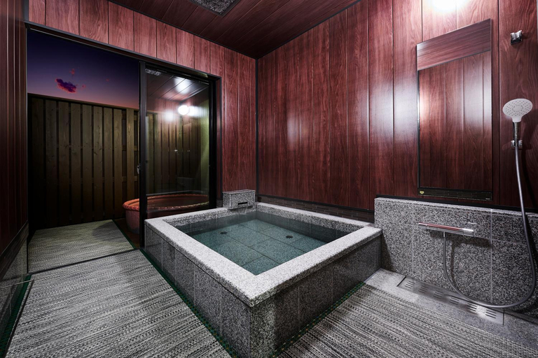 Bathroom 3, Kisara, Toba