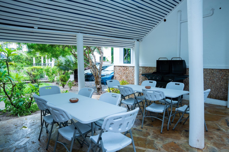 Outdoor dining 3, Coast Sun Gardens Cottage Adults Only, Msambweni