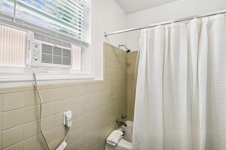 Interior 5, 300 Mercedes Ave - Blue Cove Retreat, Bay