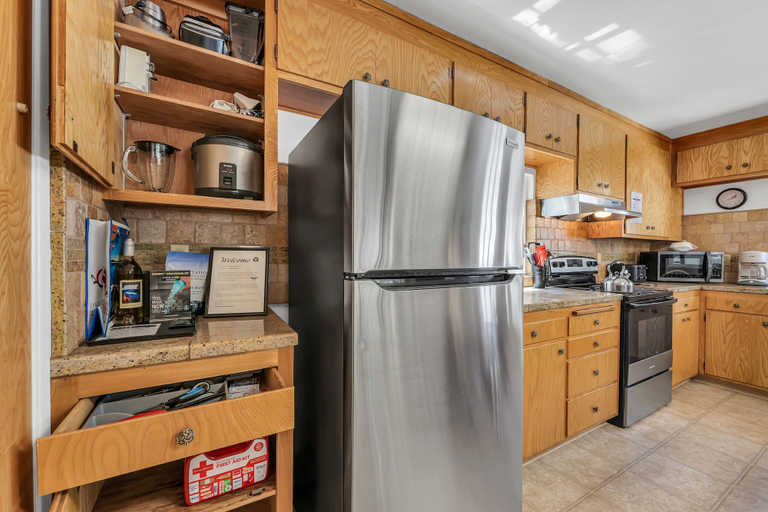 Private kitchen 2, Foothill Folly 4 Bedroom Home by RedAwning, Douglas