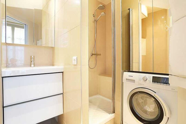 Bathroom 4, Charming apartment - 1BR/4P - Le Marais, Paris