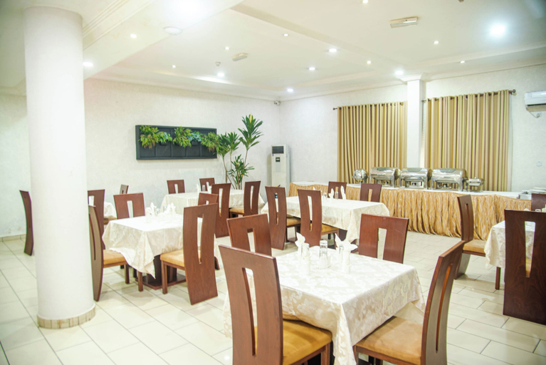 Food & Drinks 5, Denis Hotel, AbujaMun