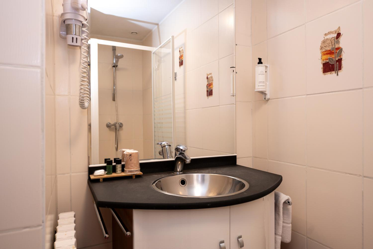 Bathroom 4, Logis Hotel les Sapins, Vosges