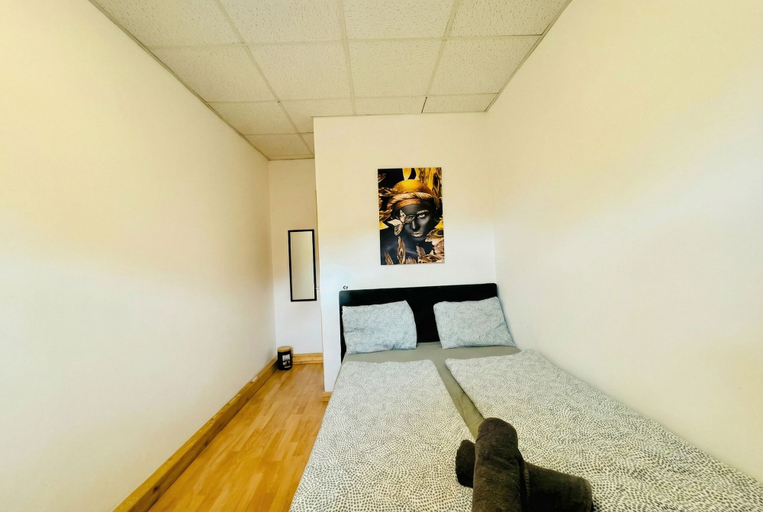 Room 4, Private Room Near Liesing Station, Wien