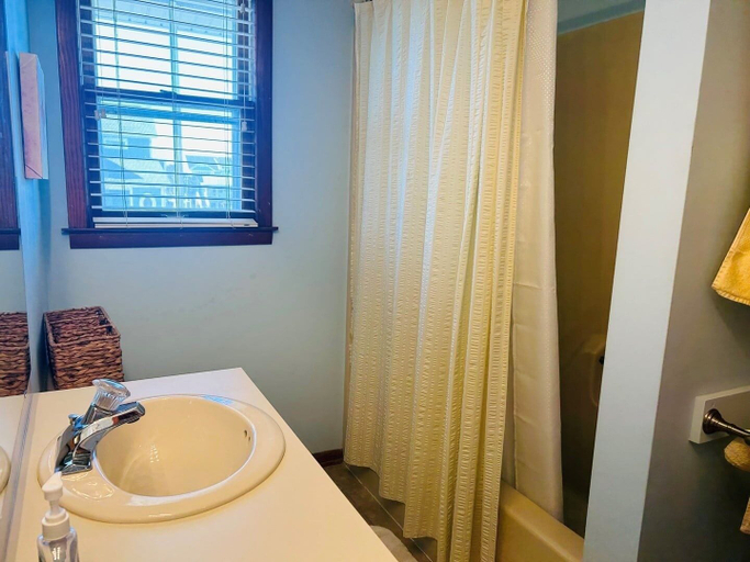 Bathroom 3, Dry Dock - 4 Br Home, Brunswick