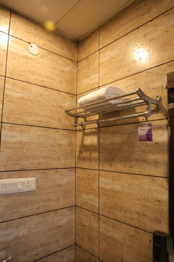 Bathroom 2, Pearl Pavilion Nr Medanta By OTABoostup, Gurgaon