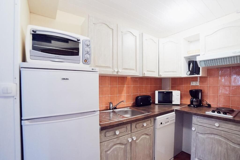 Private kitchen, Les Gites du Bois de Chelles, Haute-Loire