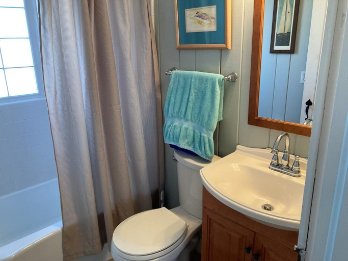 Bathroom 4, Coast 'n Along 3 Bedroom Home by RedAwning, Brunswick