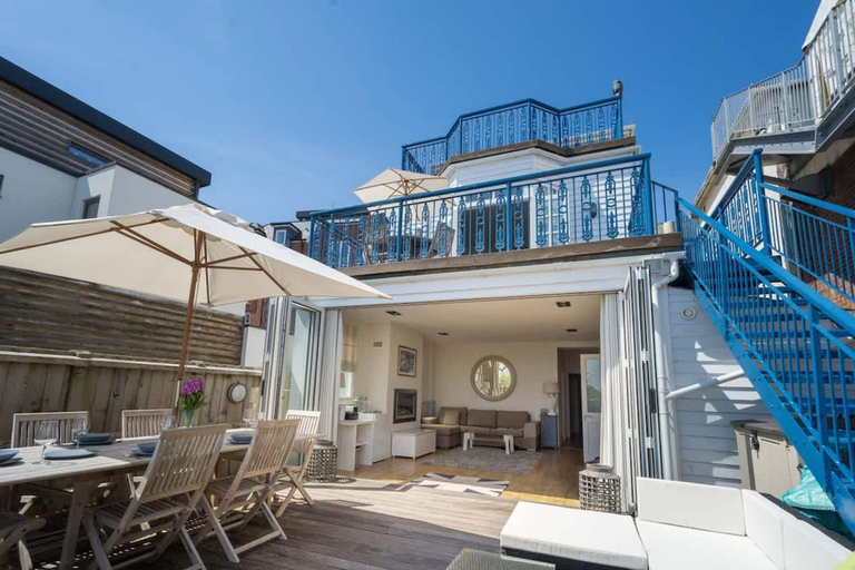 Room 3, The Cottage 4 bed Waterfront Pontoon sea Views, Isle of Wight