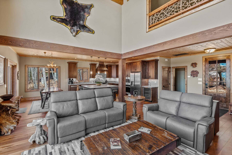 Interior 2, Rock Haven at Eagles Nest, Avery