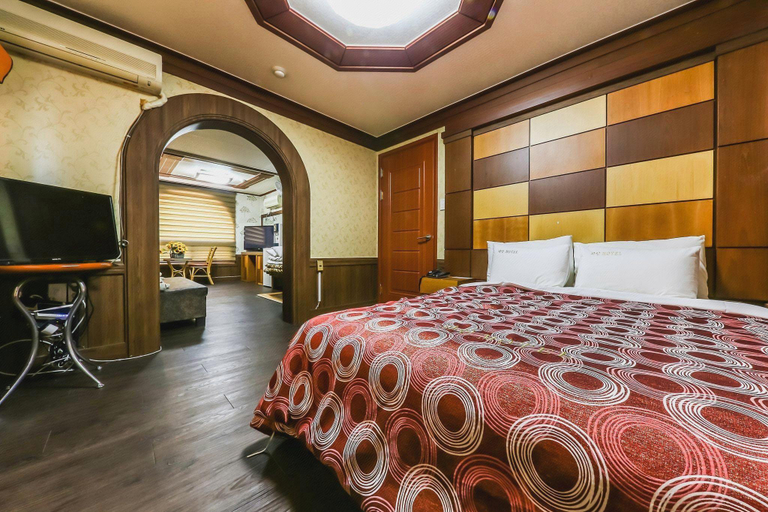 Bedroom 3, Pine Motel, Boryeong