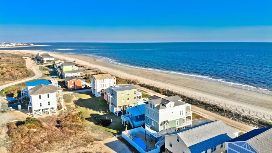 Beach 5, Knot A Care 4 Bedroom Home by RedAwning, Brunswick