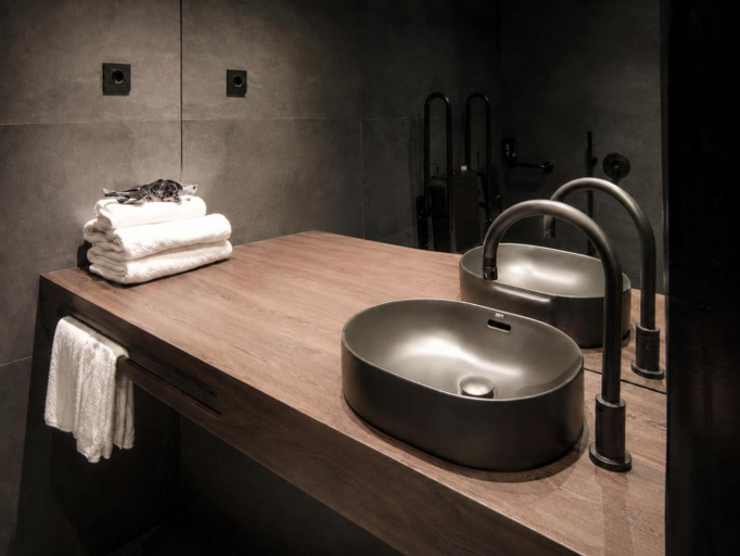 Bathroom 4, Yomo Hostal Bcn Port, Barcelona