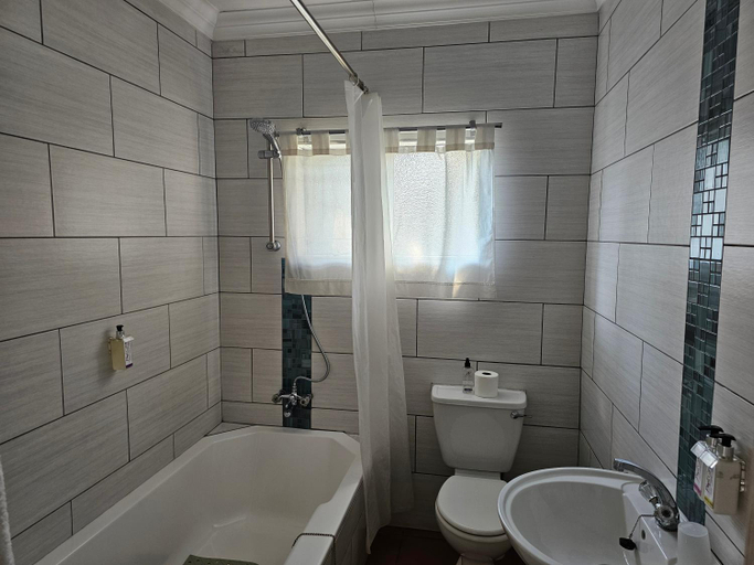 Bathroom 3, PhysEQFiT Guesthouse, City of Tshwane