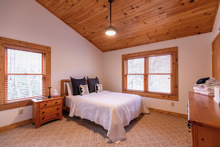 Interior 5, Happy Trees Cabin - et Friendly Spacious Cabin With Pool Table 15min to Boone, Watauga