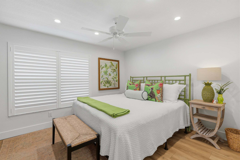 Room 3, Relaxing King Suite With Poolside Patio & Partial Ocean Views, Volusia