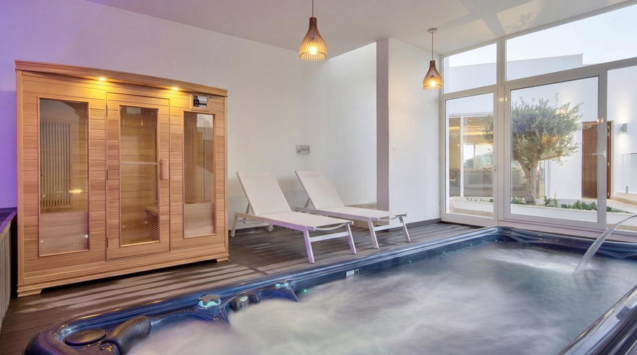 Sport & Beauty 2, Villa Ghea - Indoor Jacuzzi Pool, Sauna and Games Room