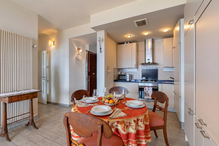 Dining 2, Casa Rattana Apartment With Panoramic Terrace & Sea View, Imperia