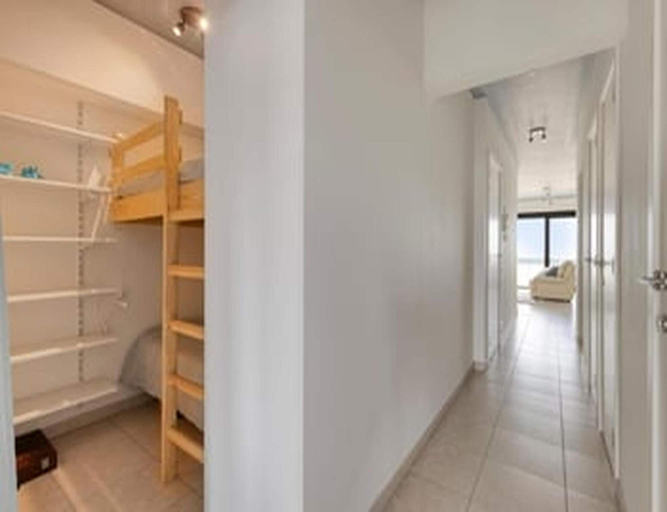 Room 2, Sea View Apartment for 6 in Zeedijk, West-Vlaanderen