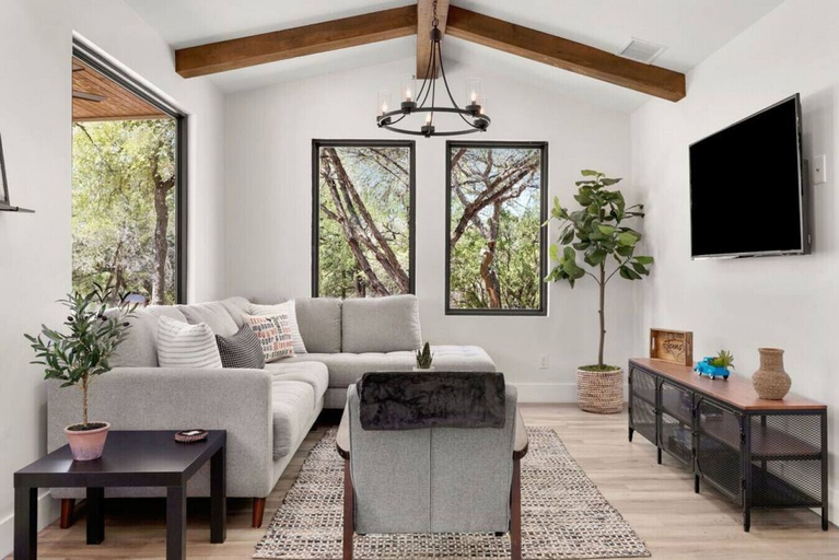 Interior 5, Casita 5 Minutes From Gruene Hall and King Bed!, Comal