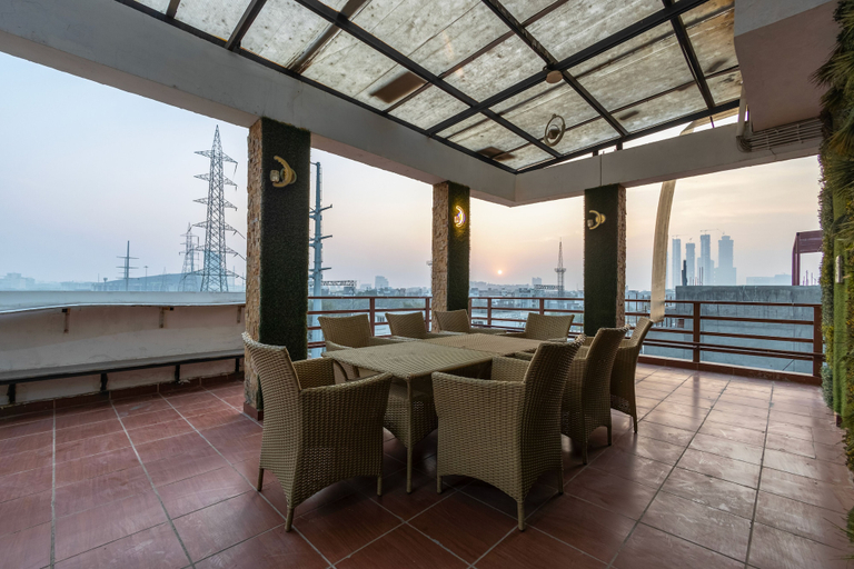 Outdoor dining 5, OnlyStay Aspire Inn Sector 44 Noida, Gautam Buddha Nagar