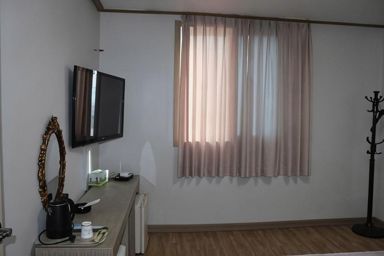 Bedroom 2, Gipung Hotel, Seogwipo