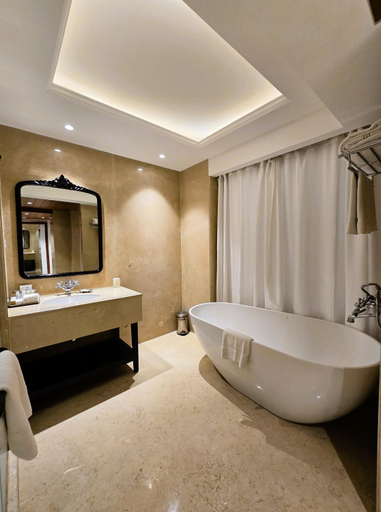 Bathroom 5, Hotel Chandela, Chhatarpur