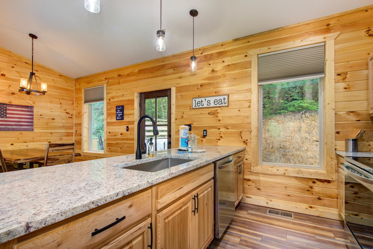 Private kitchen 5, Cardinal Pool Cabin, Sevier