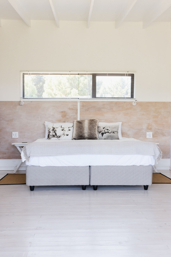 Room 3, Equleni Farm, Eden