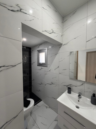 Bathroom 3, Sant Central Deluxe Apartments