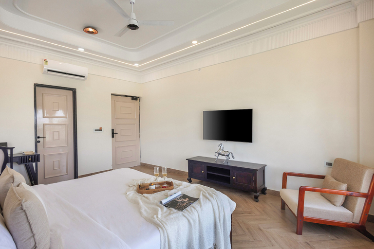 Room 2, ELIVAAS Nirvana 5BHK Farmhouse with Pool, Jaipur