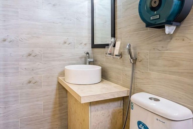 Bathroom 4, Lotus Laverne Hotel, Bình Thạnh