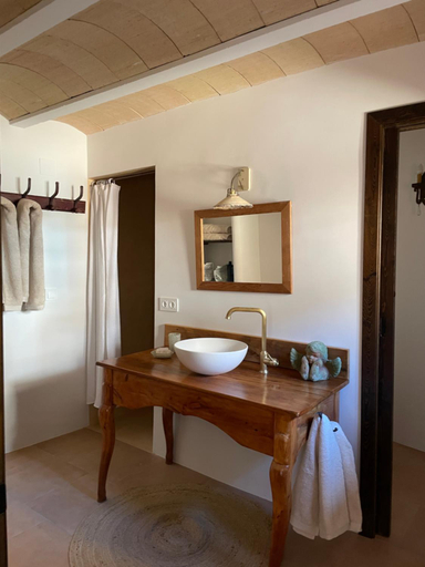 Bathroom 3, Alodia, Huesca
