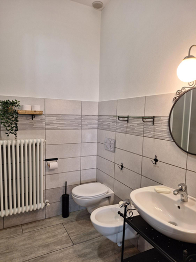 Bathroom 2, B&B near Lake Como - Close to train & bus - Breakfast included, Lecco
