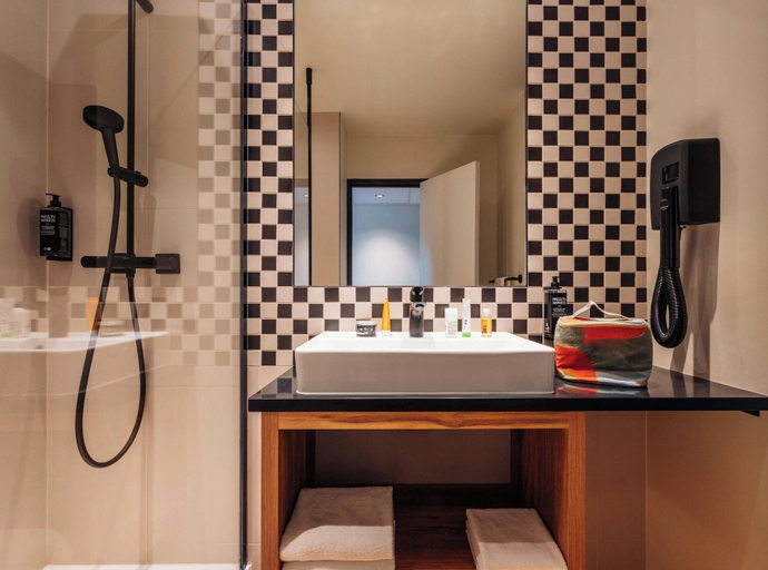Bathroom 5, ibis Styles Lyon Sud Vienne, Isère
