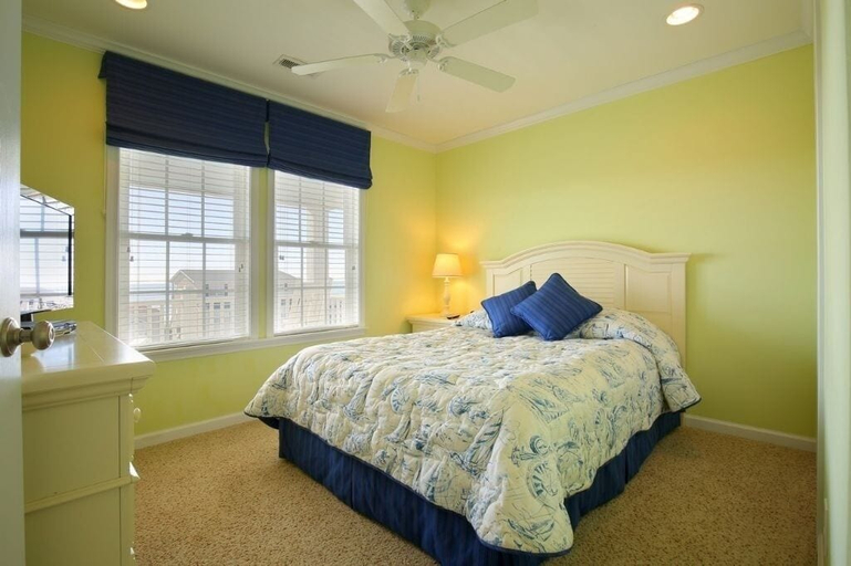 Room 3, Belle Moor 3 Bedroom Home by RedAwning, Brunswick
