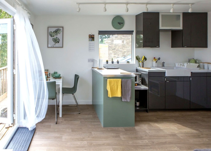 Private kitchen 4, Rural Cabin for two with private hot tub, Dorset