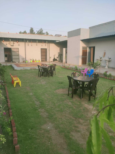Outdoor dining, Royal Guest House, Ganganagar