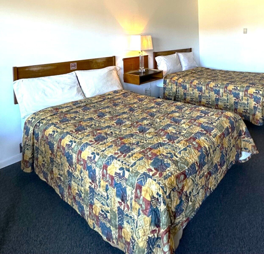 Bedroom 2, COUNTRY SQUIRE MOTOR INN, Peace River